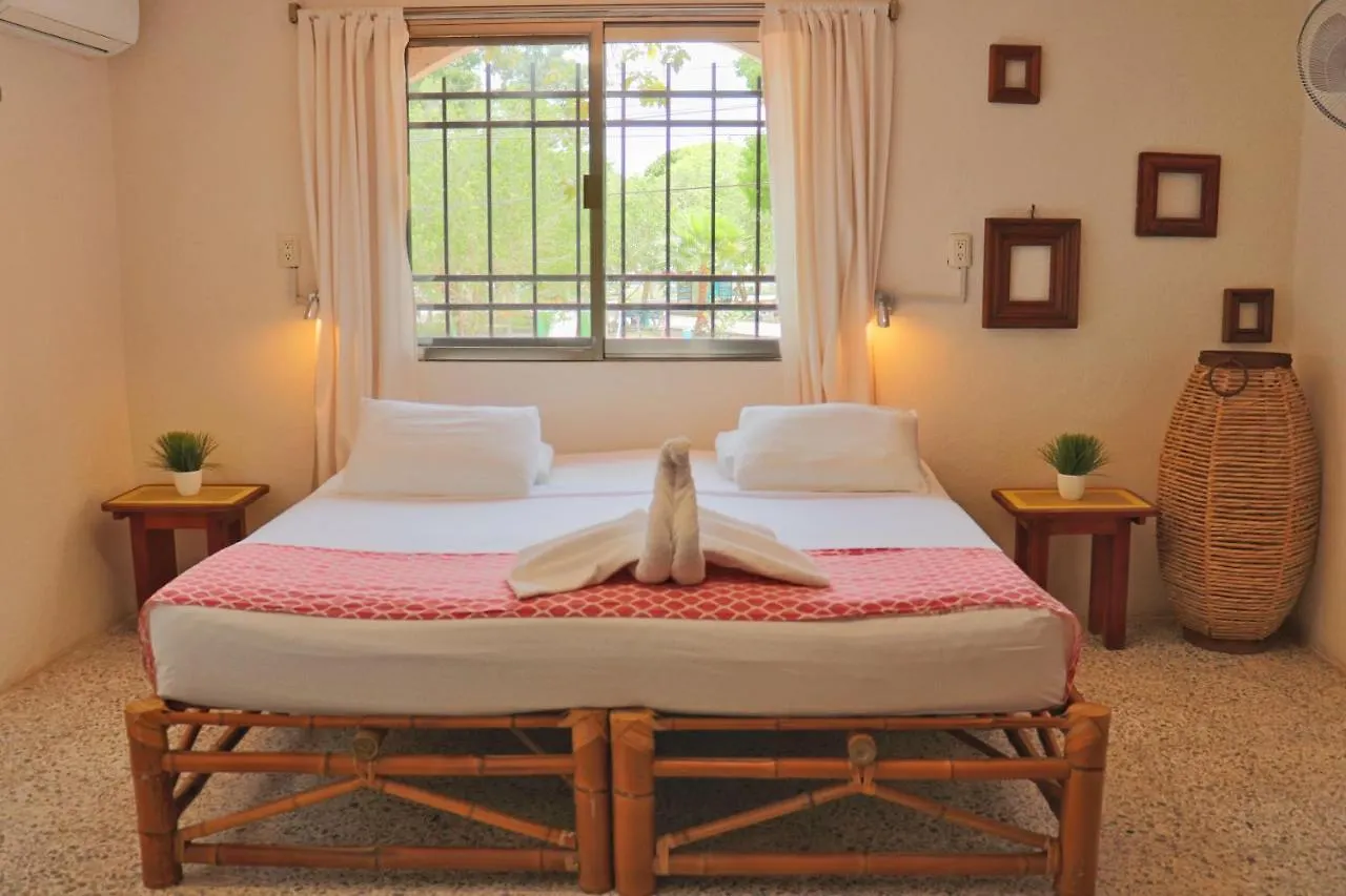 Hostal & Suites Pata De Perro Bacalar Hostel