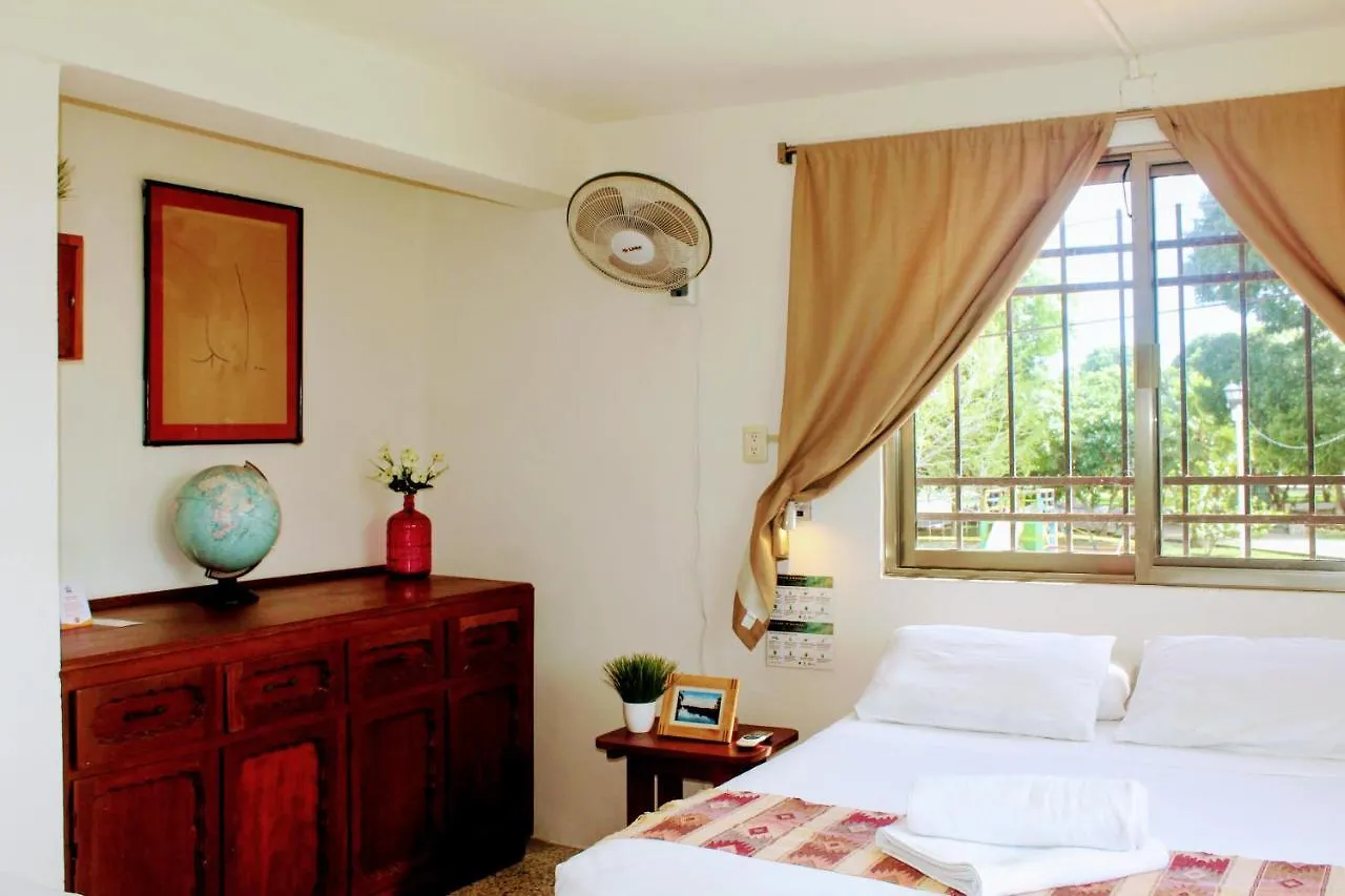 Hostal & Suites Pata De Perro Bacalar Hostel